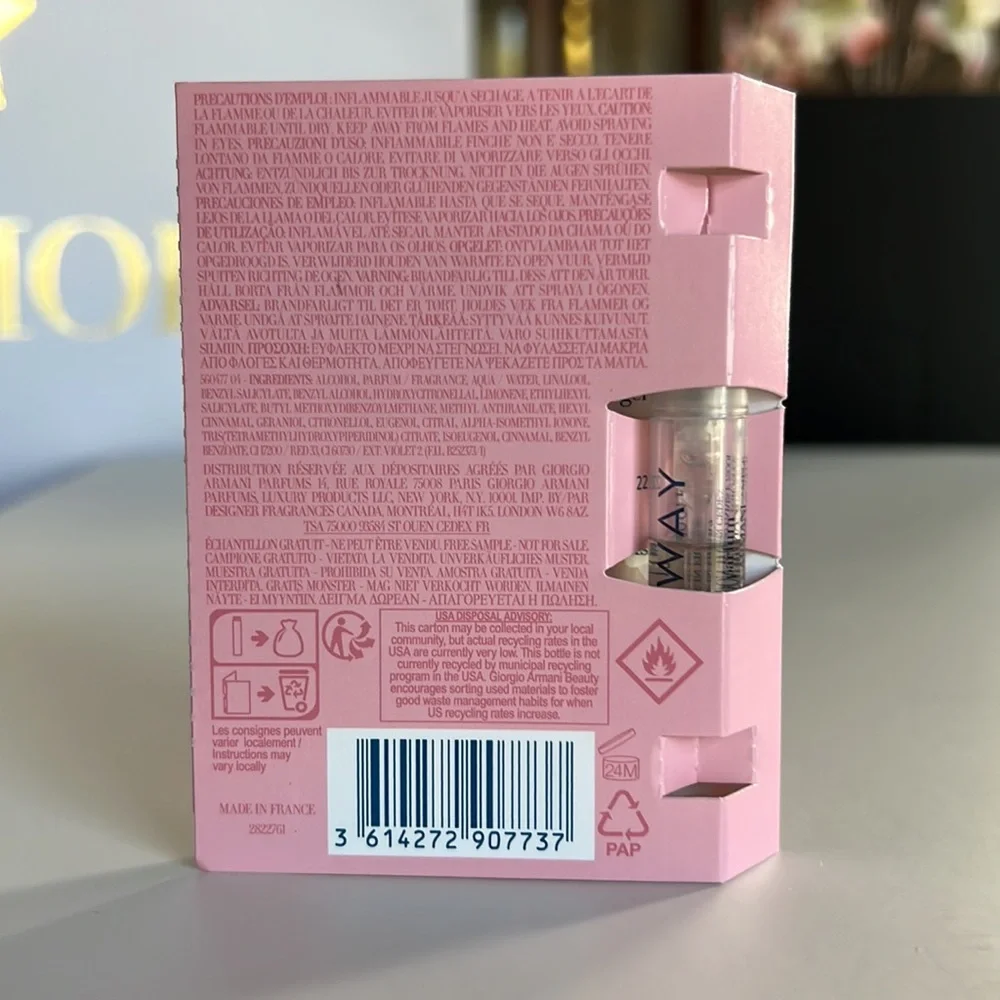 ✨ Luxury Fragrance Sample ✨ - Picture 2 of 2